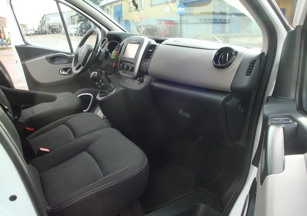 Renault Trafic cena 77000 przebieg: 217500, rok produkcji 2017 z Żuromin małe 137
